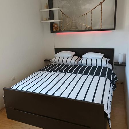 Kike Red Apartment Kastela Bagian luar foto