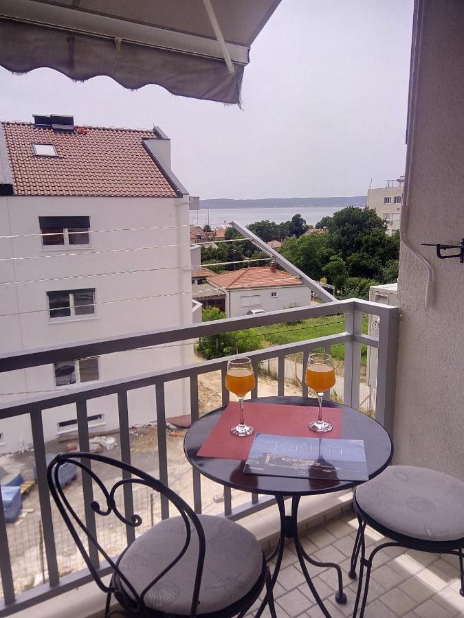 Kike Red Apartment Kastela Bagian luar foto