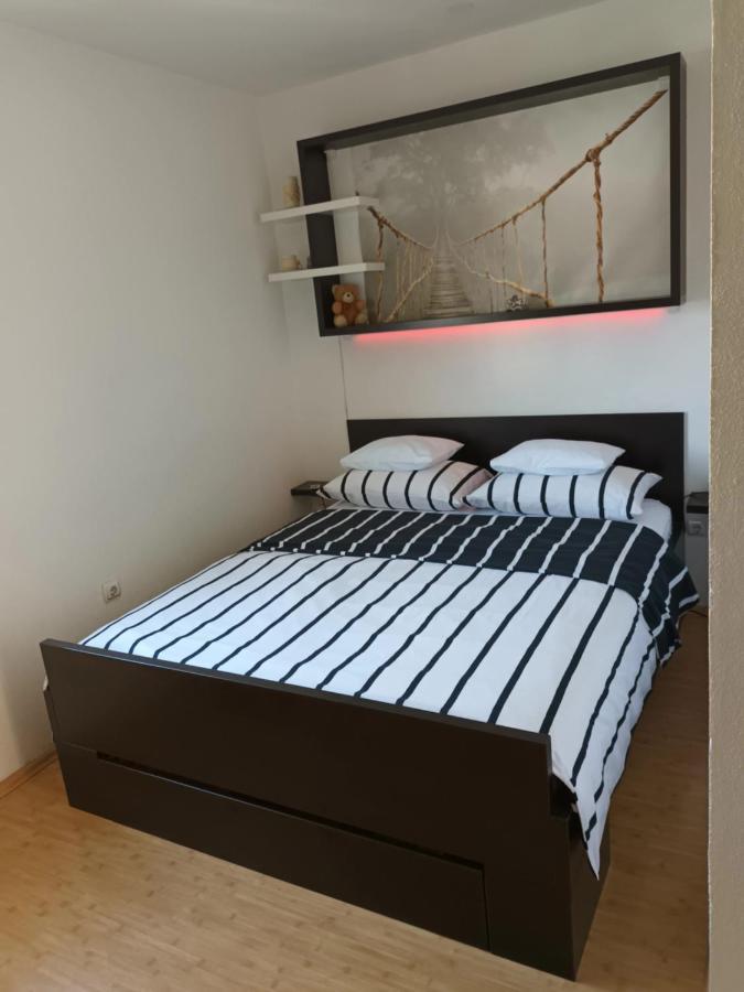 Kike Red Apartment Kastela Bagian luar foto