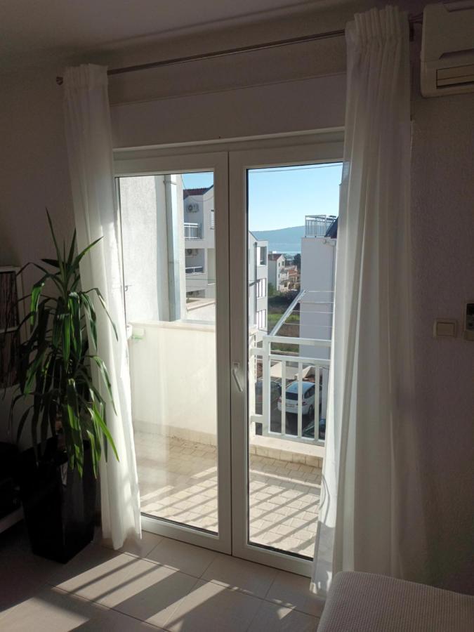 Kike Red Apartment Kastela Bagian luar foto