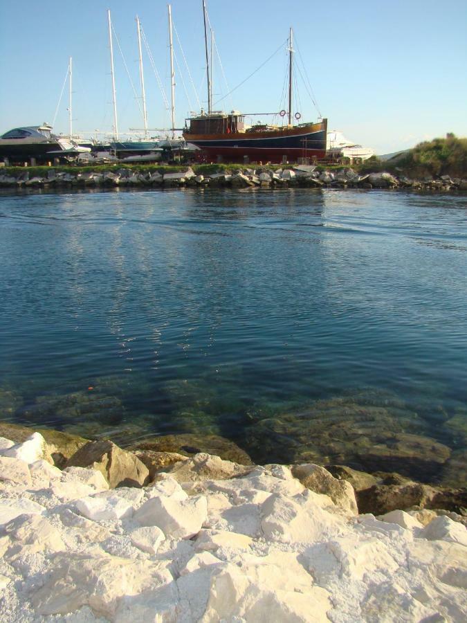 Kike Red Apartment Kastela Bagian luar foto
