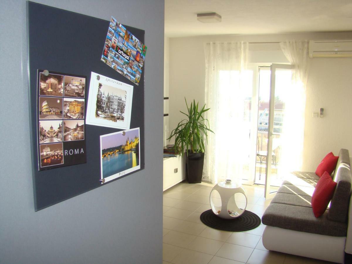 Kike Red Apartment Kastela Bagian luar foto