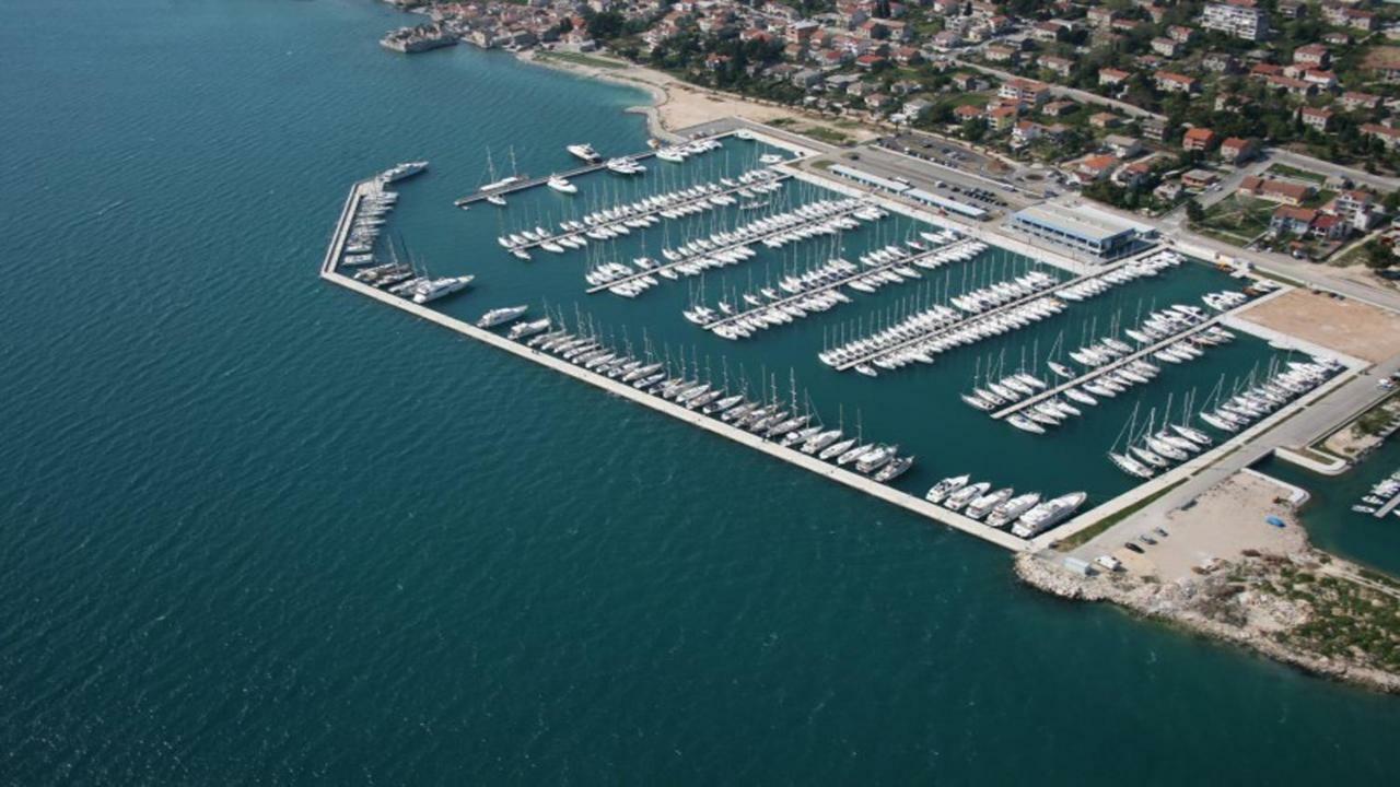 Kike Red Apartment Kastela Bagian luar foto