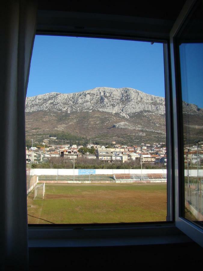 Kike Red Apartment Kastela Bagian luar foto