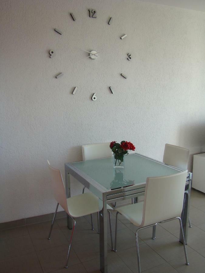 Kike Red Apartment Kastela Bagian luar foto
