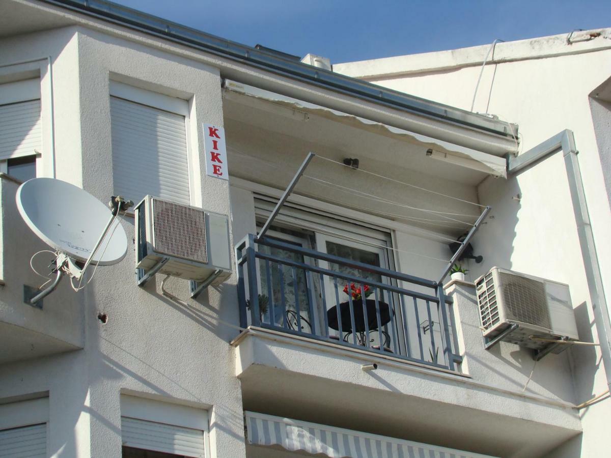 Kike Red Apartment Kastela Bagian luar foto