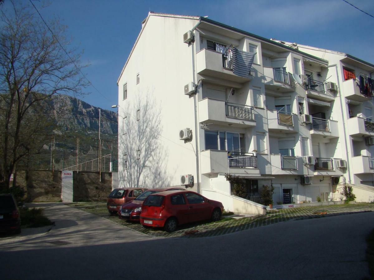 Kike Red Apartment Kastela Bagian luar foto