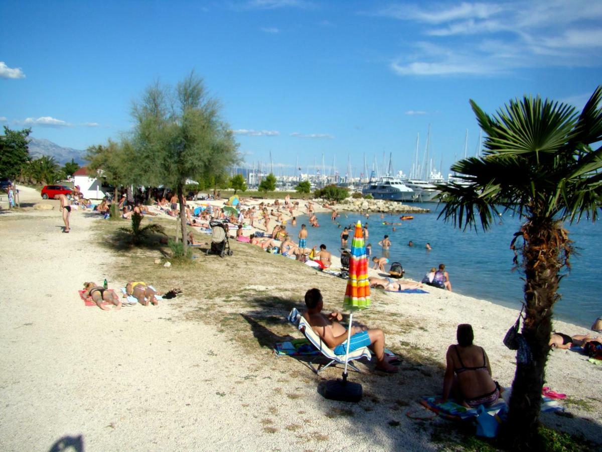 Kike Red Apartment Kastela Bagian luar foto