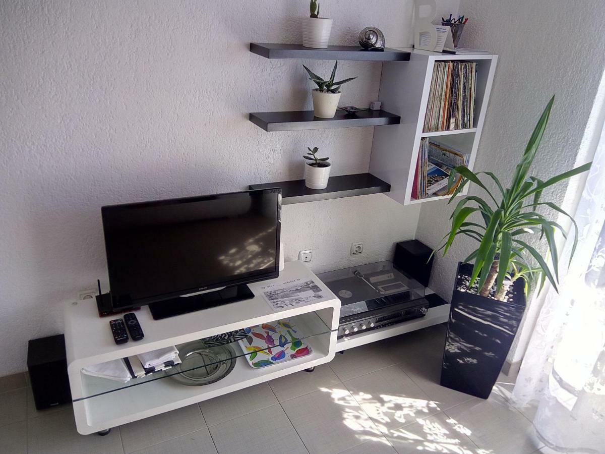 Kike Red Apartment Kastela Bagian luar foto
