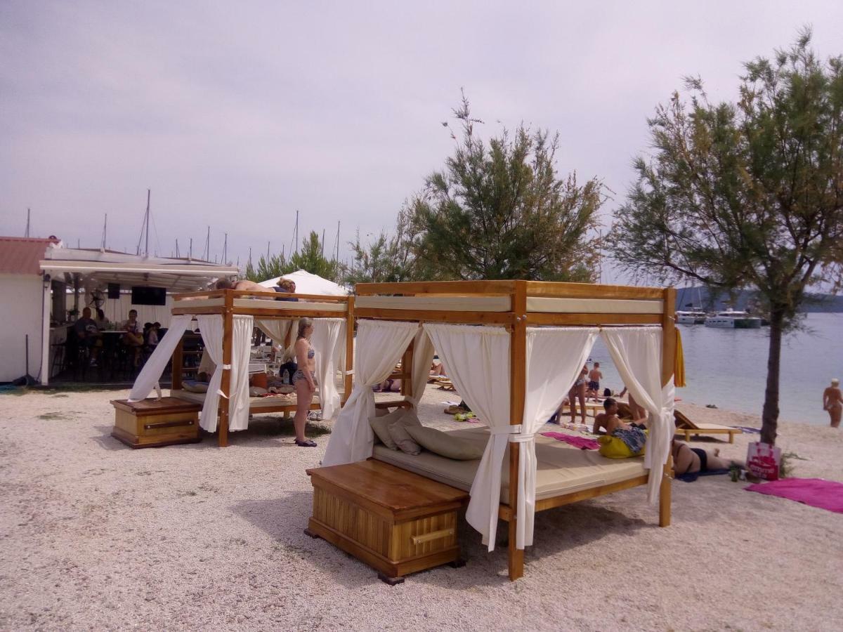 Kike Red Apartment Kastela Bagian luar foto